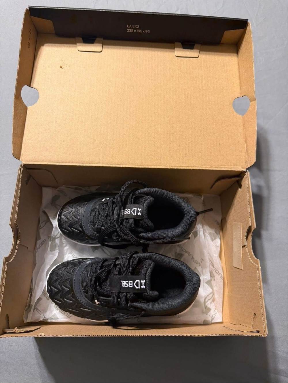 Under Armour Black Kids Low-Top Lace-Up Cleats with Chevron Texture